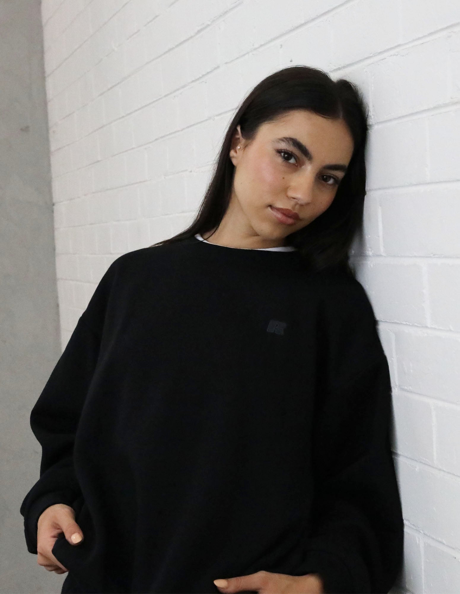 Russell Athletic Australia Women's R Logo Crew - Black True Since 1902