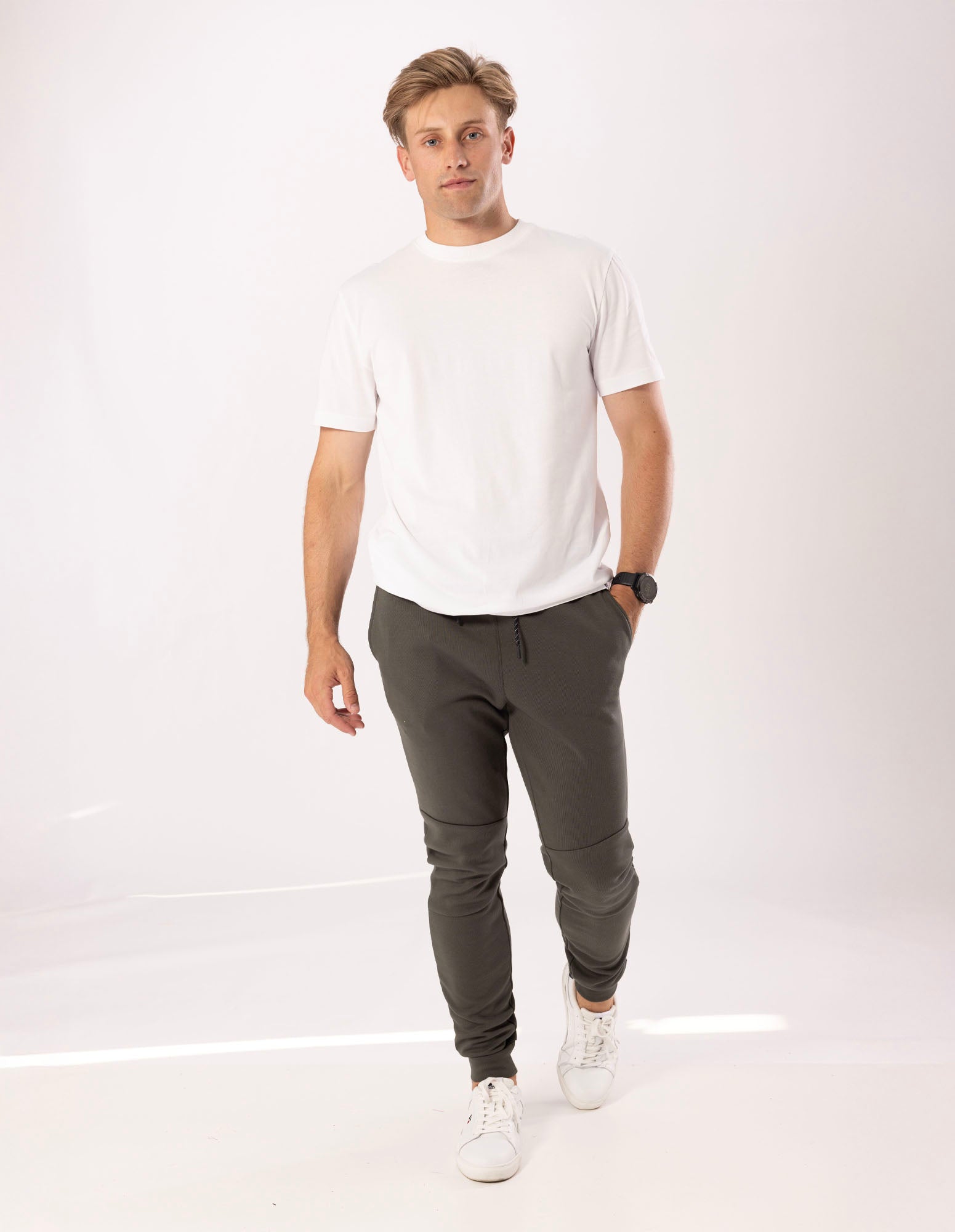 Russell Athletic Australia Men's Typhooon Trackpant - Olive True Since 1902