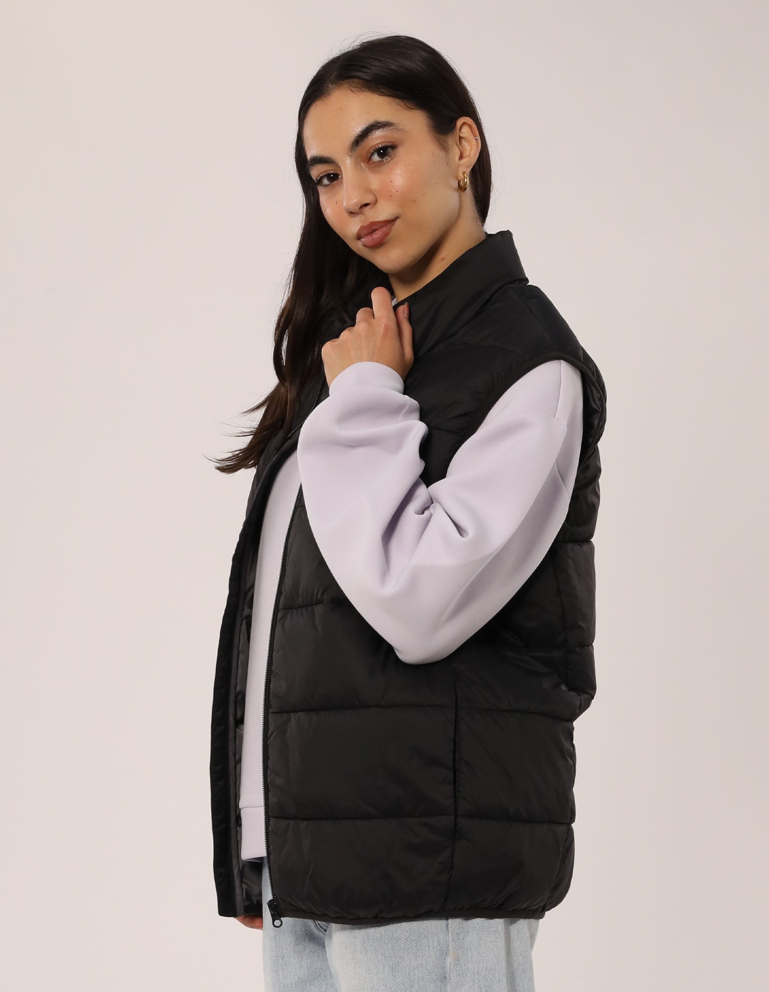 Russell Athletic Australia R Logo Lightweight Packable Puffer Vest - Black True Since 1902
