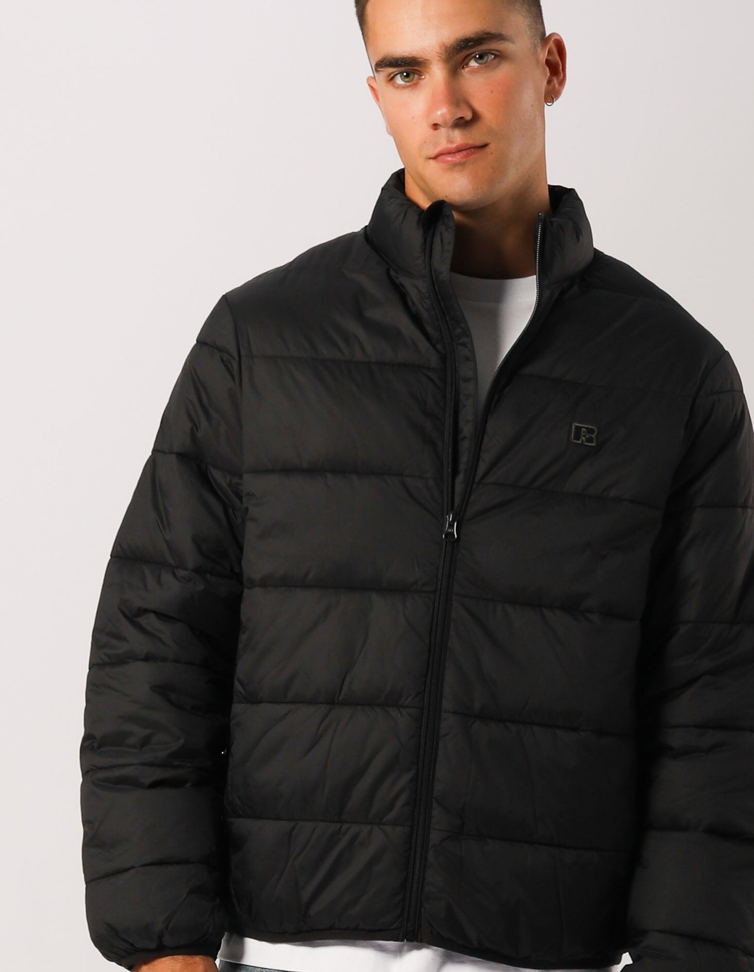 Russell Athletic Australia Unisex R Logo Lightweight Packable Puffer Jacket - Black True Since 1902