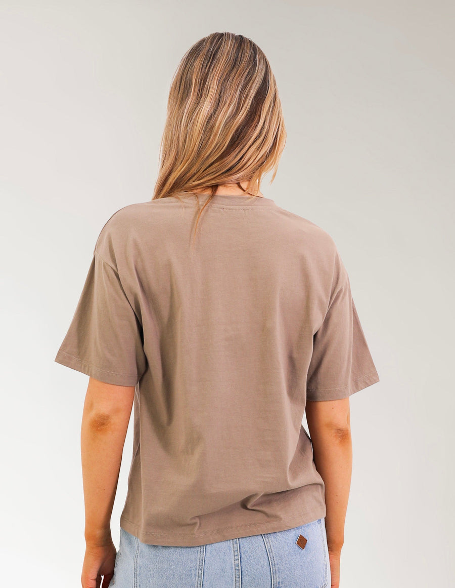 Russell Athletic Australia USA 1902 Women's T-Shirt - Mocha Brown True Since 1902